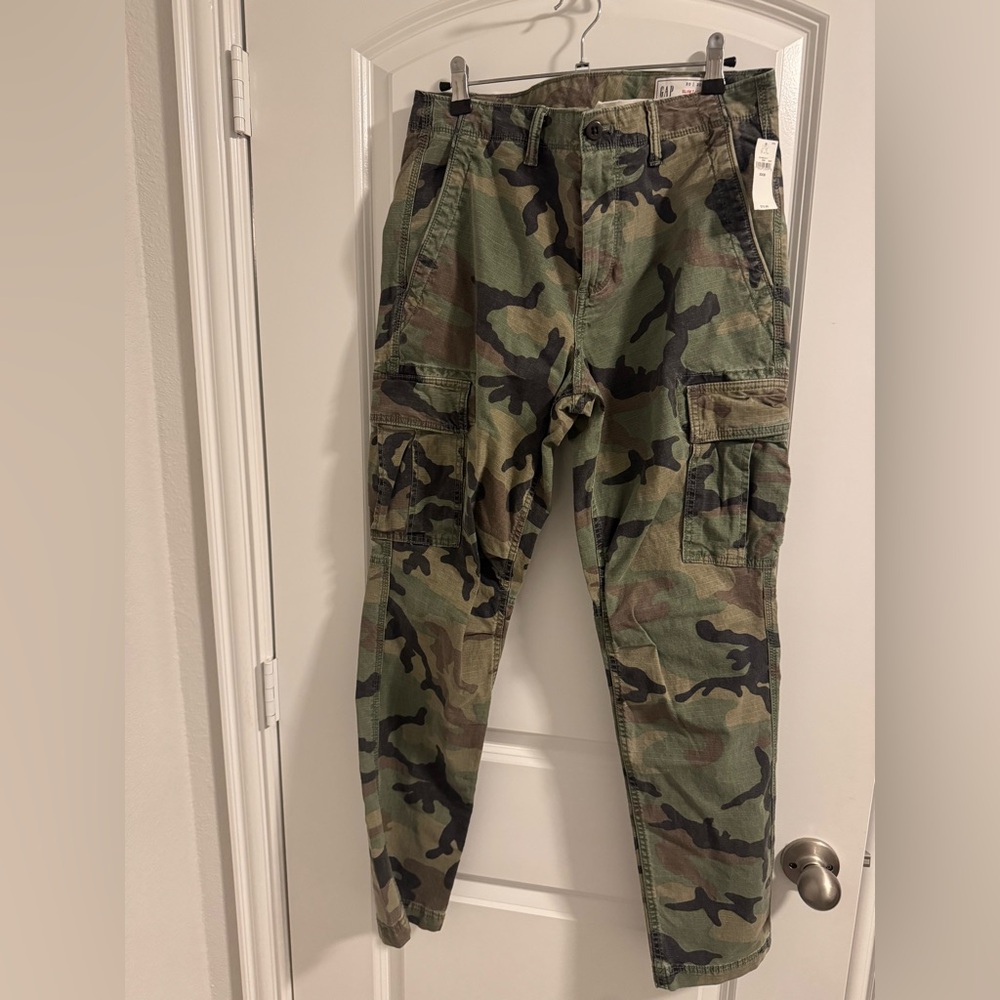 Gap Men’s Slim Taper Cargo pantss